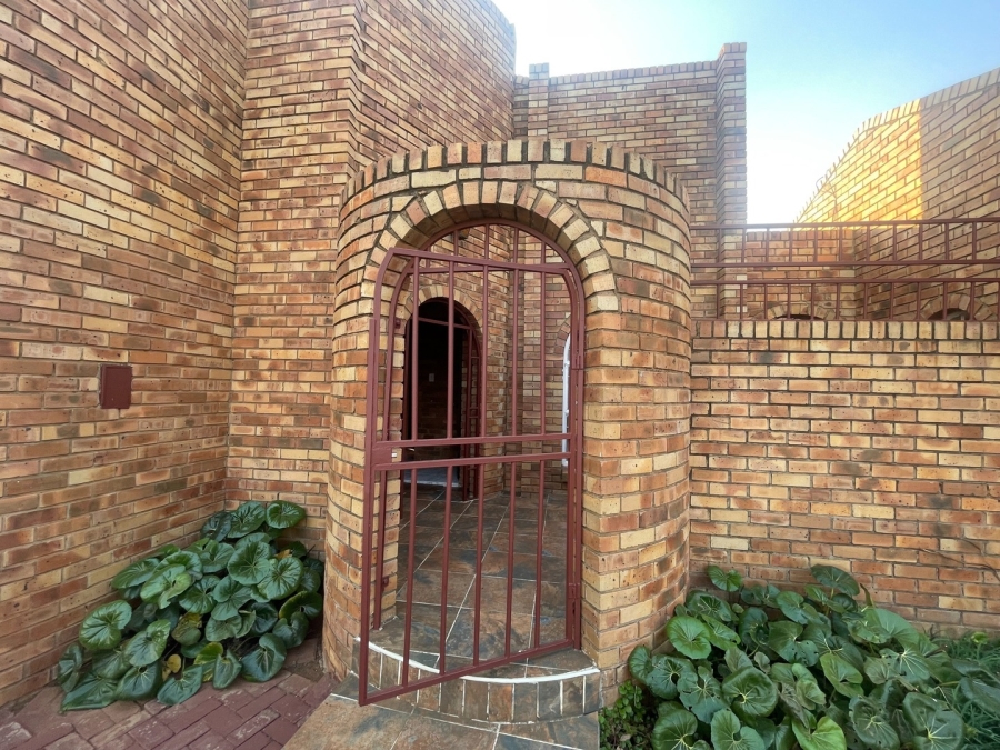 3 Bedroom Property for Sale in Flamwood North West